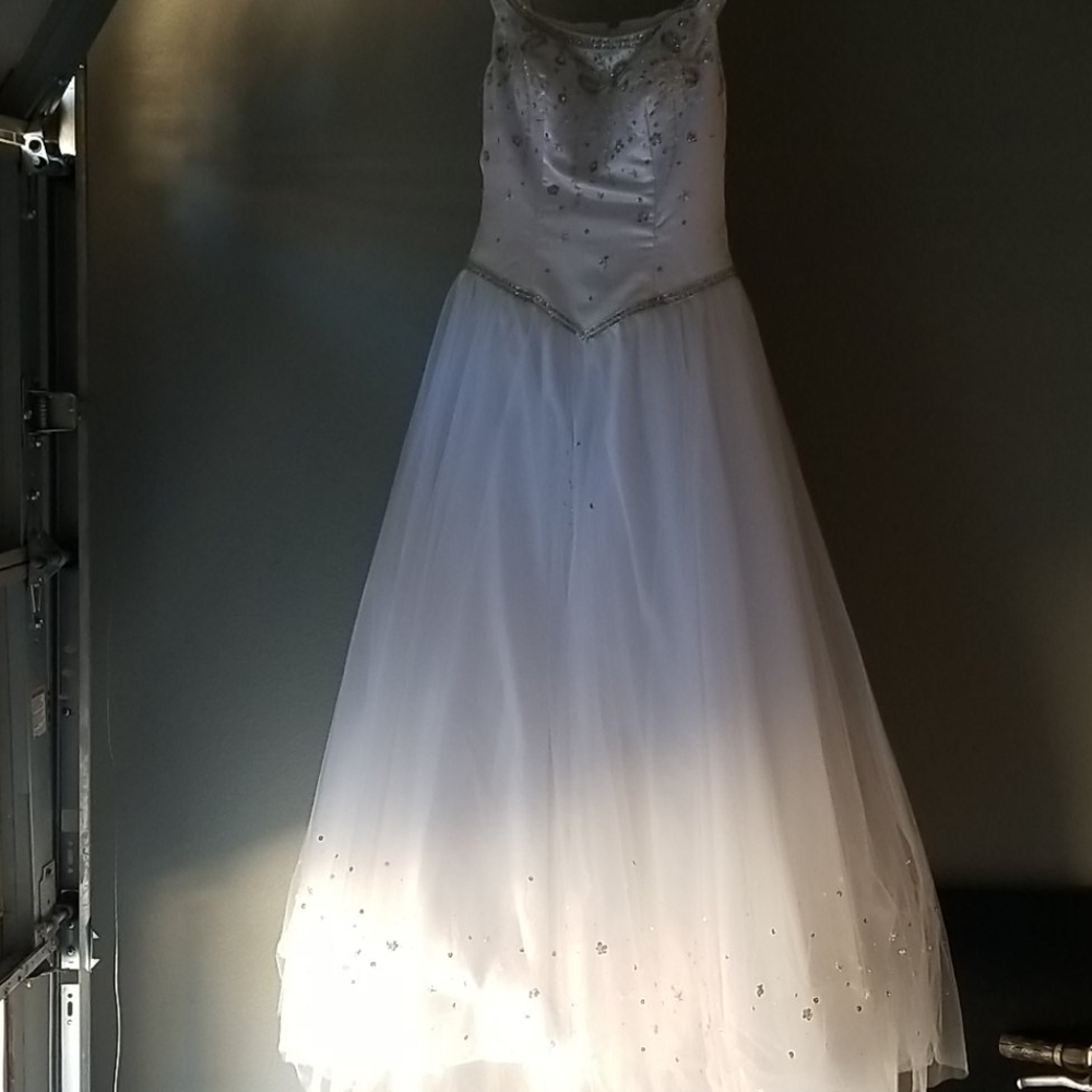 Mary's Bridal dress. A Bella collection.  Size 6